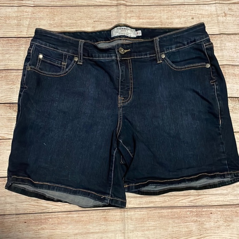 Women’s Torrid Denim Jean short size 16